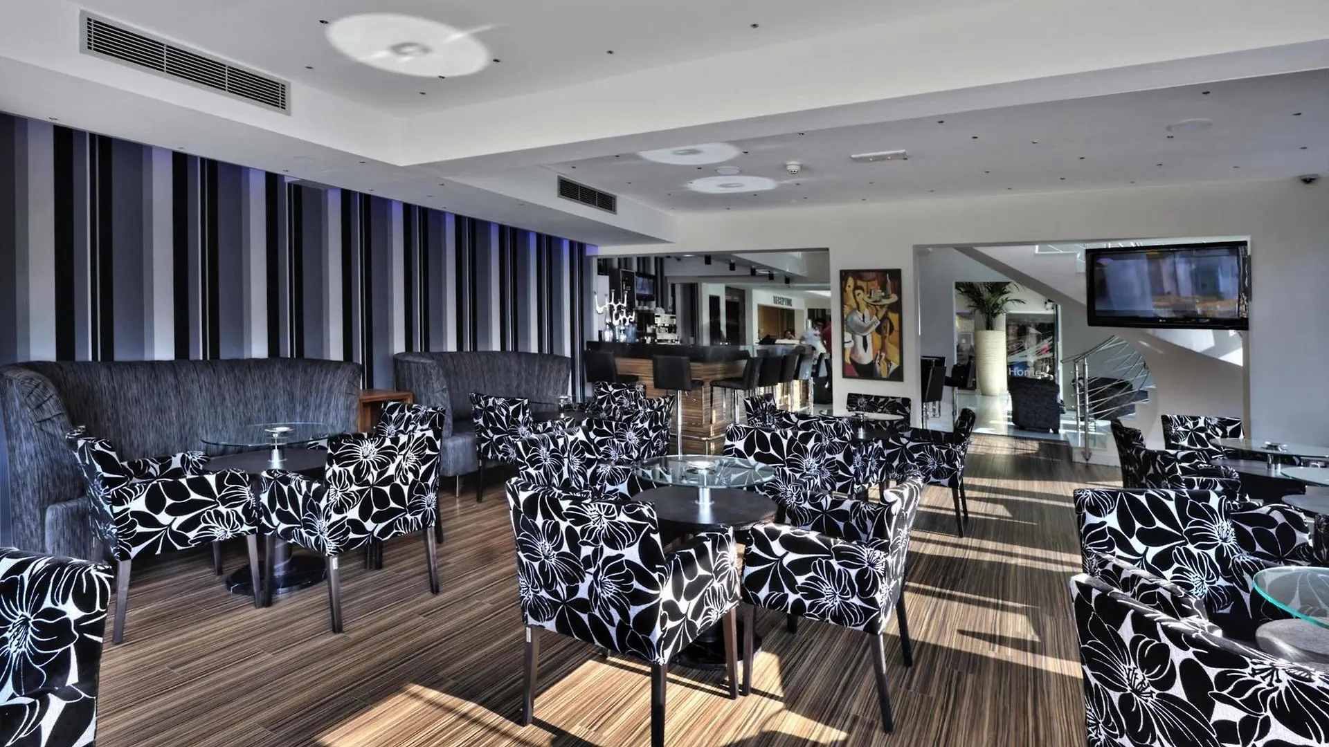 Livadhiotis City Hotel Larnaca 2*,