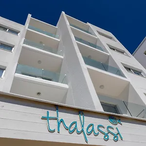 https://costantiana-beach-hotel-apartments-larnaka.protaras-cy-hotels.com