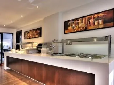Livadhiotis City Hotel Larnaca 2*,