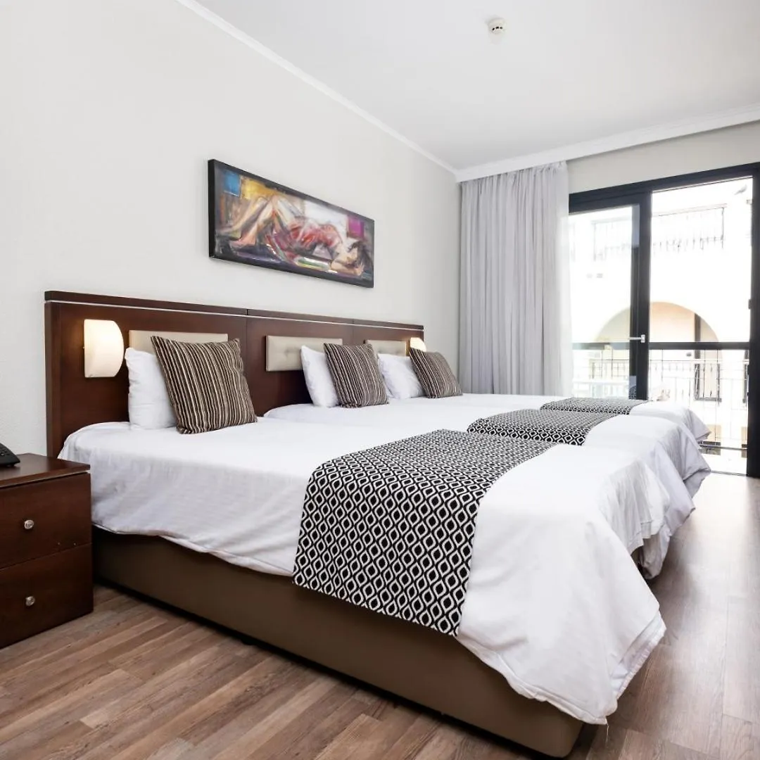 Livadhiotis City Hotel Larnaka 2*,