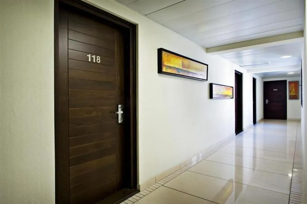 Livadhiotis City Hotel Larnaka 2*,